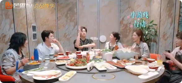 张予曦当店长仪式感足足的巴黎合伙人张予曦当店长仪式感直接拉满！闭店搞小游戏抽奖还