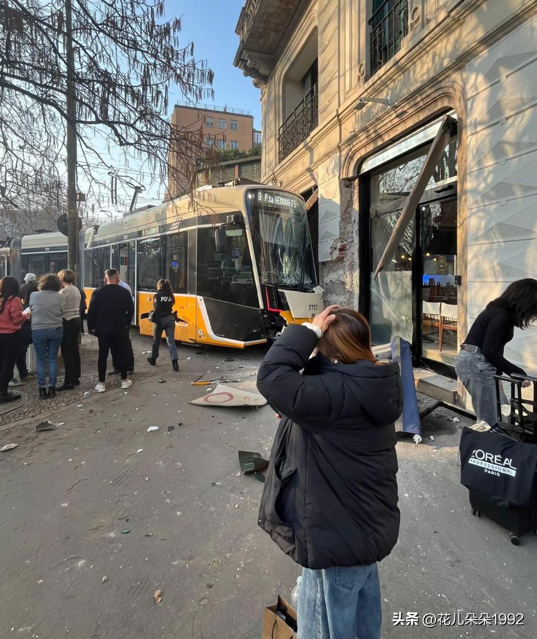 意大利米兰有轨电车出轨已致2死39伤。

   今天下午在米兰发生的九号线列车脱