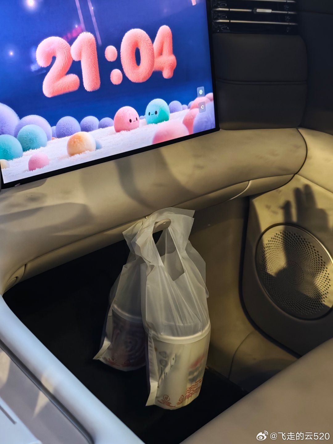 车上点餐，路边取餐，这体验太好了去年智己说能车上点餐，我一脸鄙夷，搞什么飞机昨晚