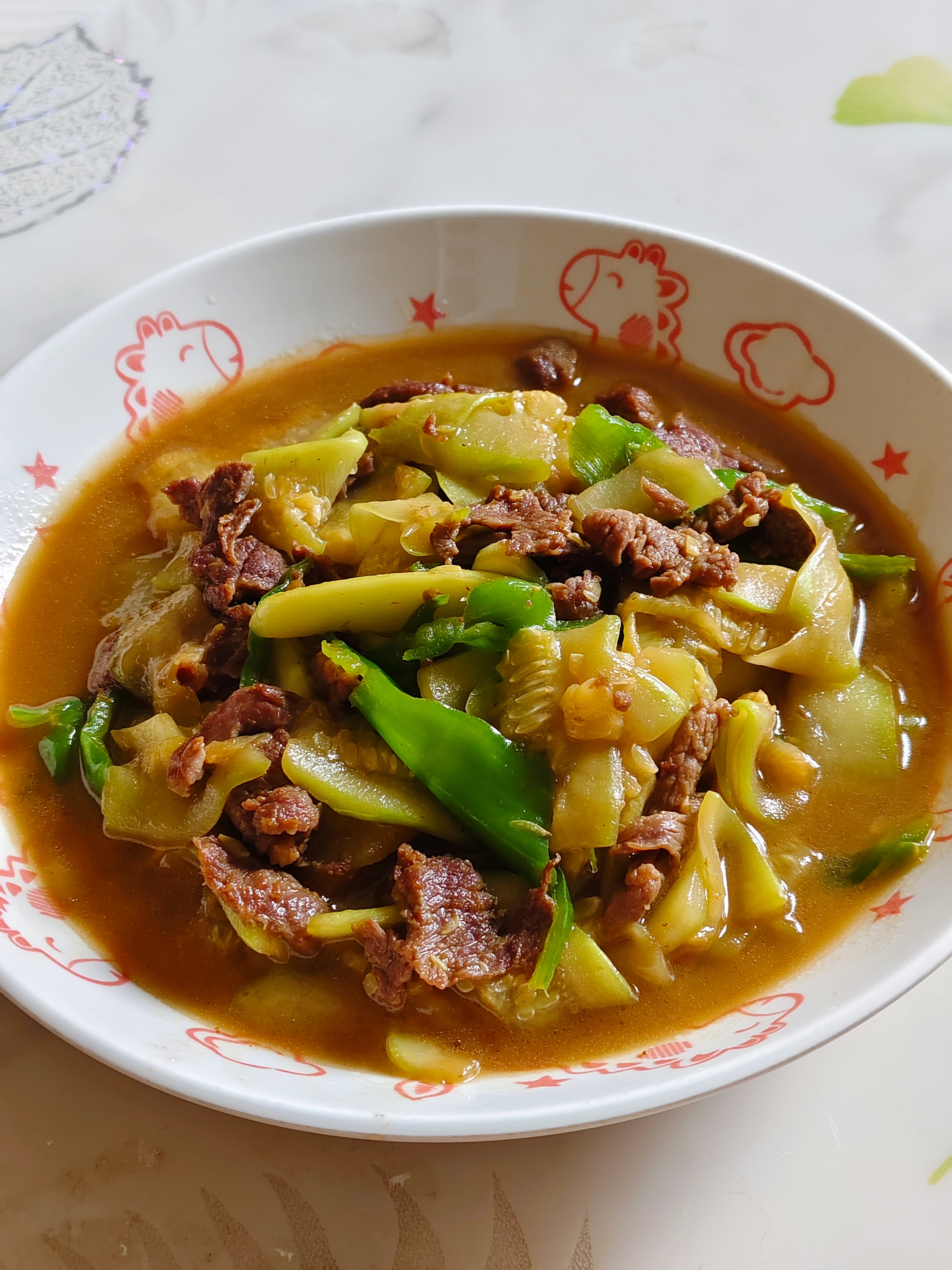 中午好呀 大家吃饭了嘛我吃的是西葫芦青椒炒肉😋