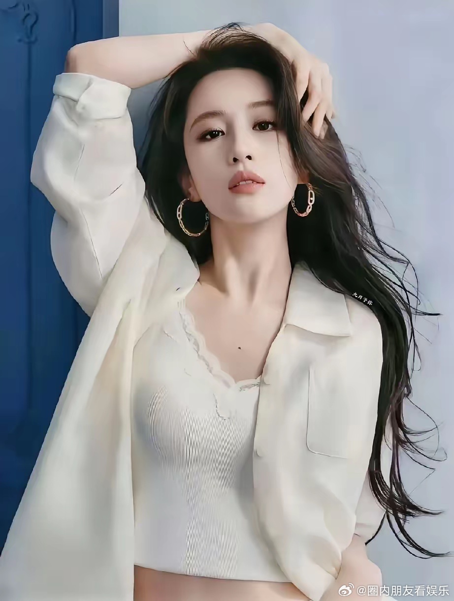 你可以说刘亦菲演技不好，也可以说她性格佛系，但唯独有一点，你喷不了，那就是她的颜