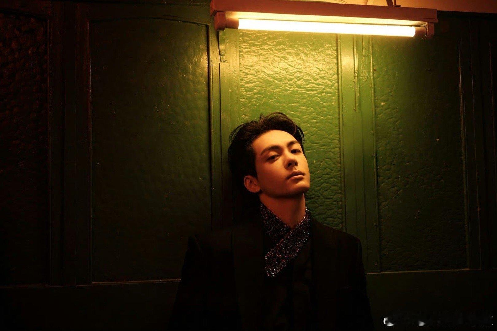 曾舜晞港风可以开班了 当有人说没有什么是完美的，我：请看！！这次曾舜晞这张帅脸加