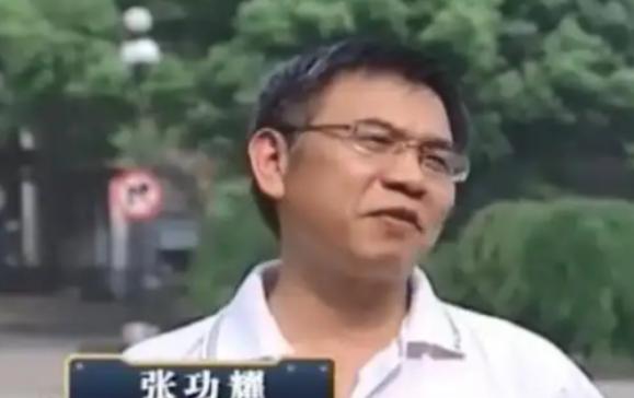 “中医不灭，天理难容？”中南大学教授张功耀曾发起万人签名，呼吁取消中医药。这样的