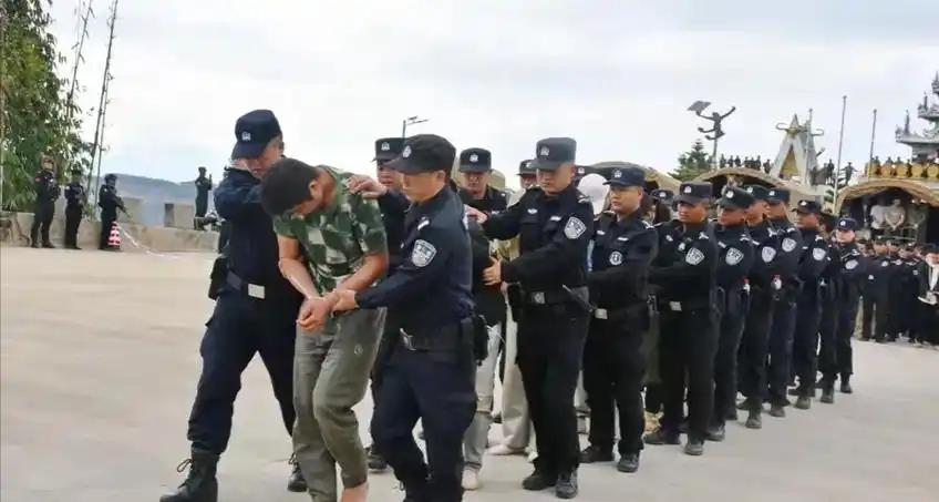 [月亮]多国重拳联动围剿跨国电诈！FBI深入园区取证，数百嫌疑人落网、海量窝点被