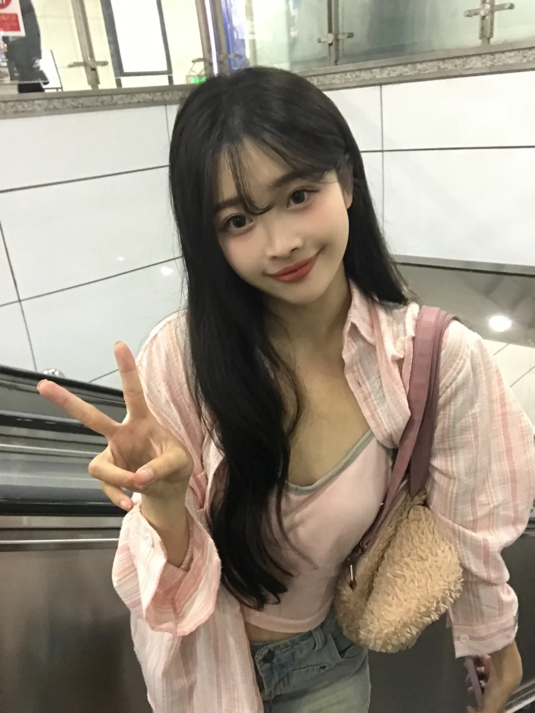 地铁拍照好韩啊🇰🇷等地铁时叫姐妹给你拍！！