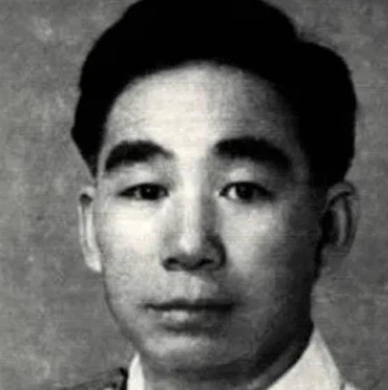 1956年，开国少将易耀彩带着妻子衣锦还乡，没想到，刚进村就看见了自己当年的童养