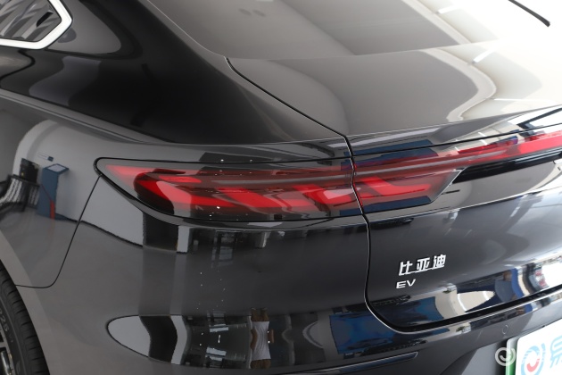 [小鲨帮选车]狠心花16.98万入手比亚迪e9，质感高级