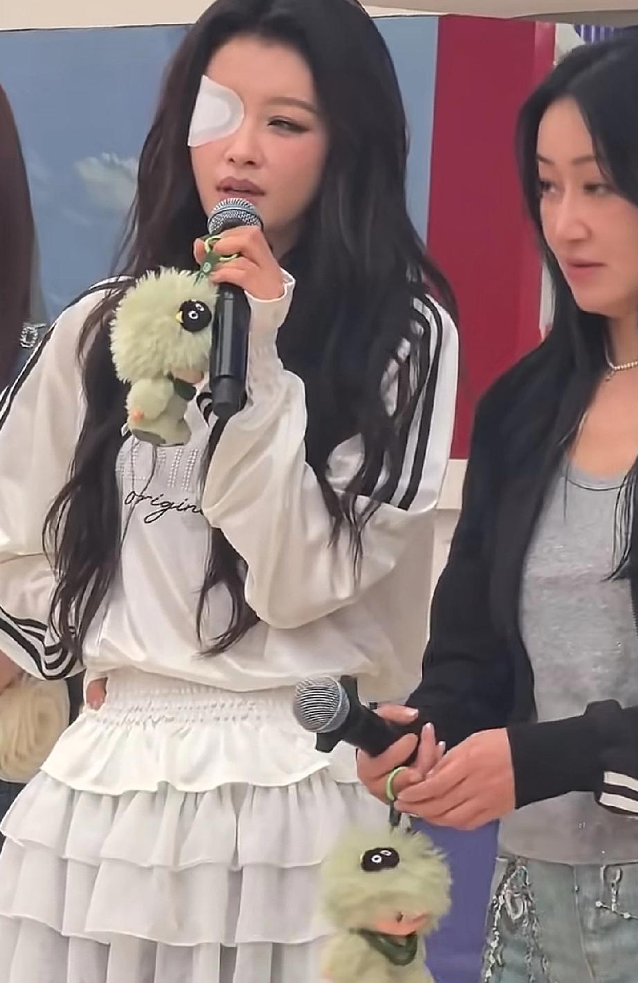 孙怡，气坏了
昨天直播和阚清子PK惜败，孙怡整个爆哭，今天眼睛就长麦粒肿，太心酸