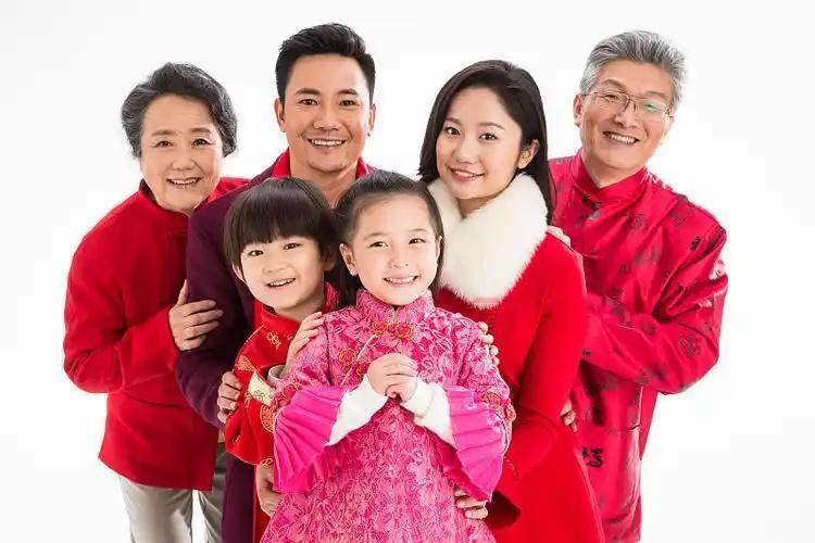 人到中年，得守住“六个重要”，
到晚年就不慌，
上有老下有小的中年人，
是家里的