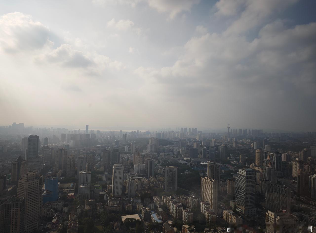 距离最近的一次旅行，从55楼高处俯瞰南京城。 ​​​