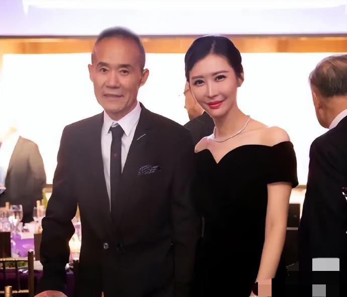 王石再也不是以前的王石了，
田朴珺却还是以前的田朴珺。

就算是从王石那里镀了一