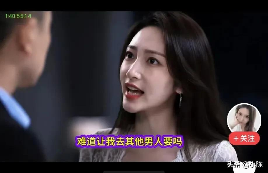 男人刚到家，屁股还没挨到沙发，女人就问男人要钱，男人拽开领带，对着女人嚷嚷“钱钱