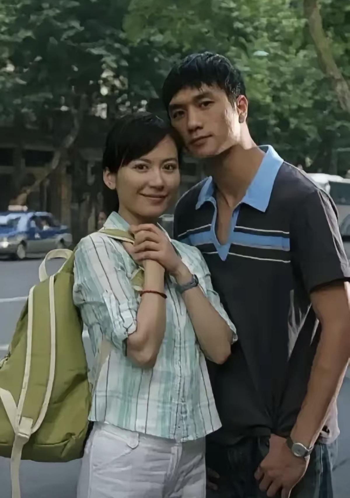 我只知道黄觉徐静蕾有过一段恋情，当时周迅还提醒了黄觉，让他要担心这个女人。但我不