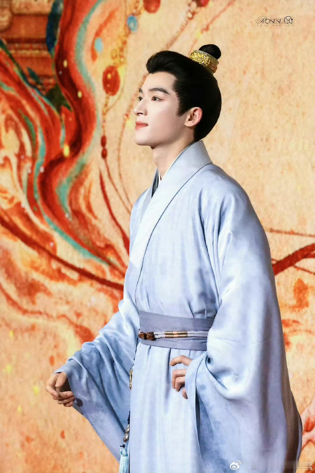 召唤王星越只需要一个乌萨奇 喊乌萨奇召王星越，他还主动喊下班，超可爱！ ​​​