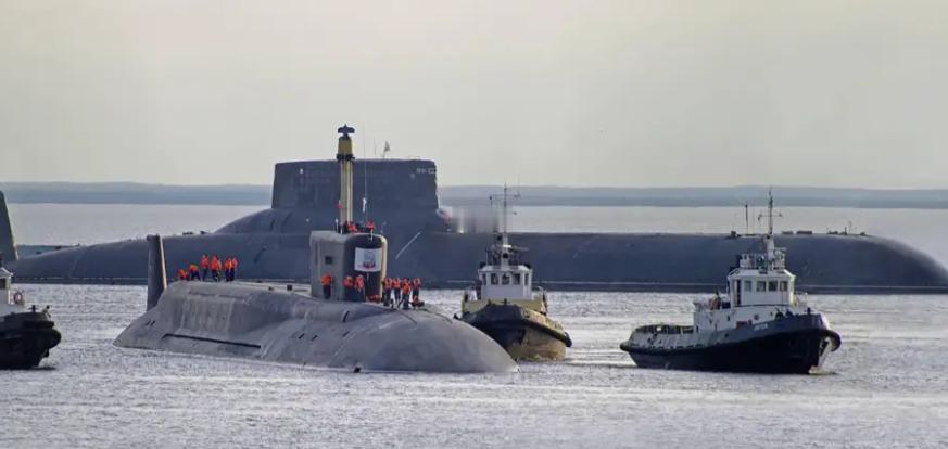 俄乌战争打了快四年了，还没结束，是不是都觉得俄罗斯变弱了?
其实俄罗斯并不弱，恰