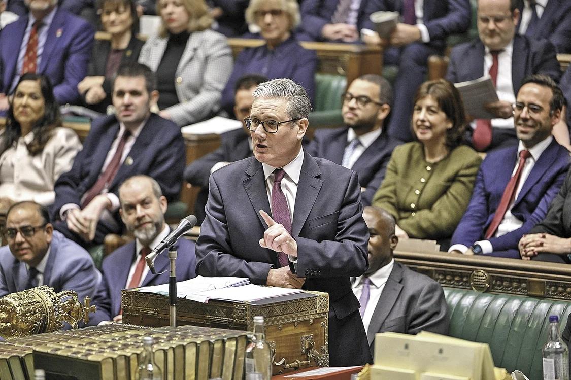 种种迹象表明，中国经济将迎来一段更好的发展机会时期
原因很简单，美西方都开始不约