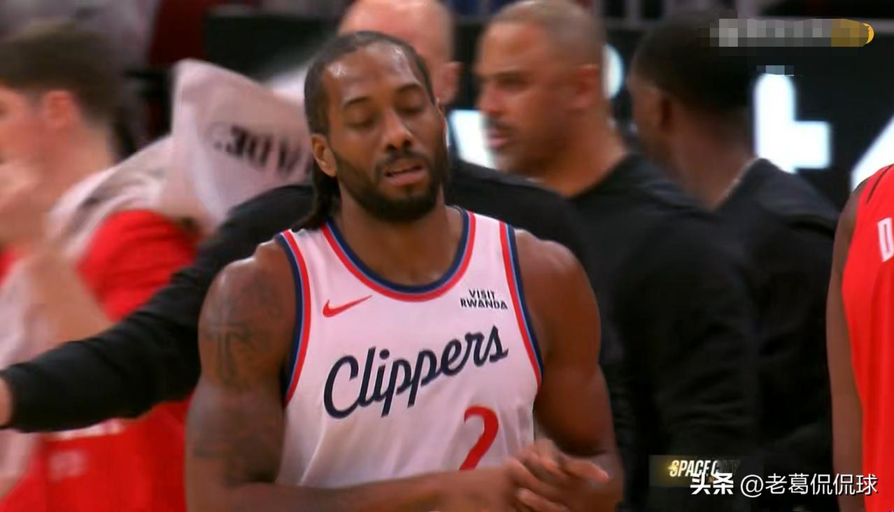 快船当家球星伦纳德彻底的被锁死了！在今天快船客场挑战火箭的比赛中，目前双方半场战