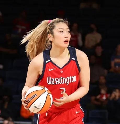 李梦“显眼包”！
 
最近亚运会比赛项目看得人血脉喷张，中国女篮再次赢得比赛时，