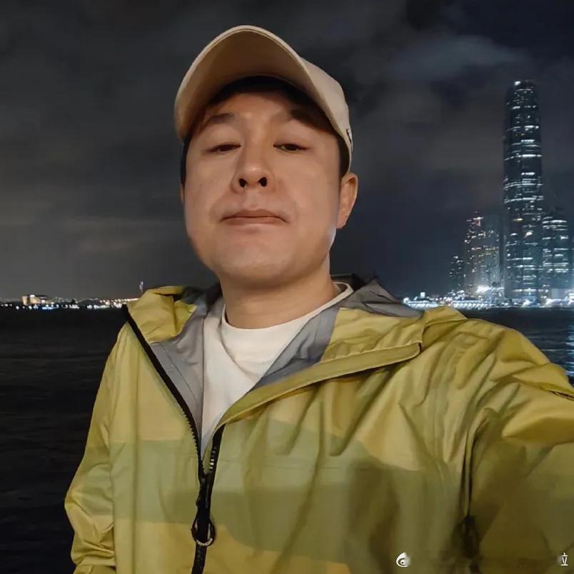 张颂文这瓜很好公关，等谈好了就出来澄清，让水军评论说句老叔被黑得好惨，他再回句心