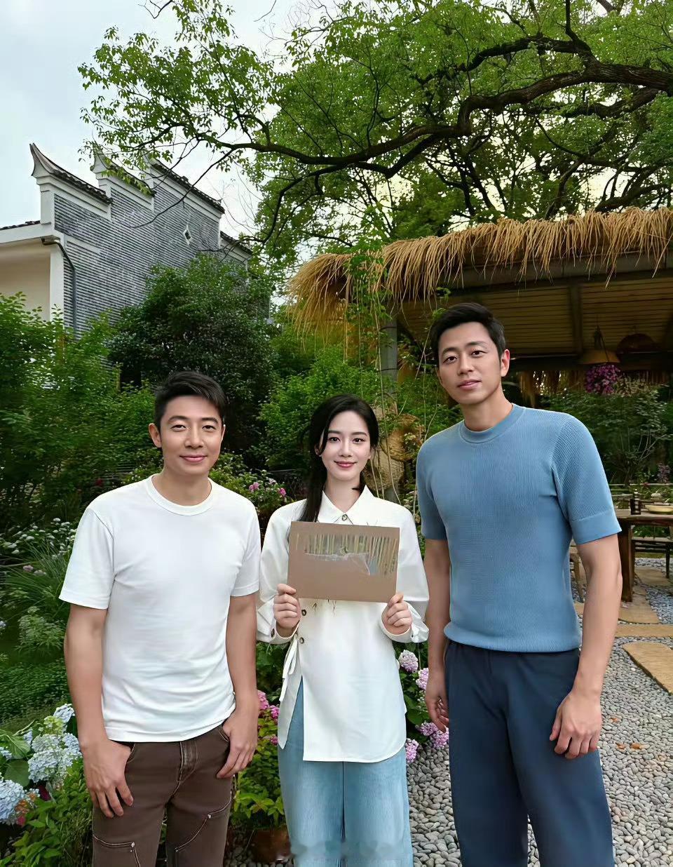 刘诗诗别拍戏了，新中式造型直播插花，观众可以看一天 ​​​