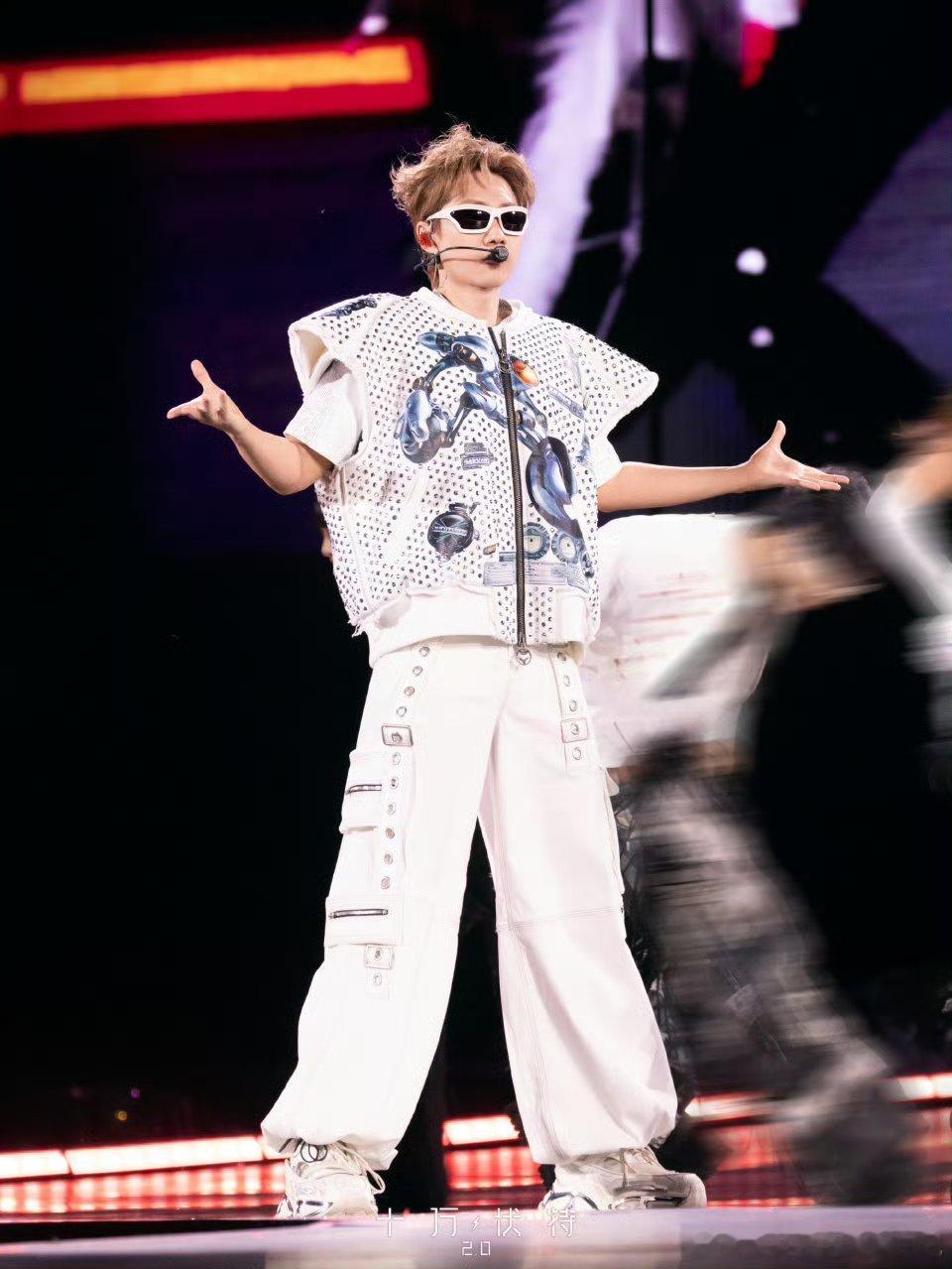 汪苏泷真的很有音乐责任感汪苏泷你要不要这么靠谱！一句新人被看到乐坛才会好，直接戳