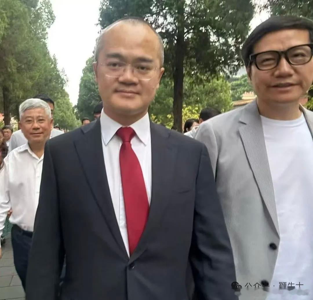 王兴这么慈祥了？1979年出生不应该呀。是外卖大战的原因吗？还是因为钱太多？王兴