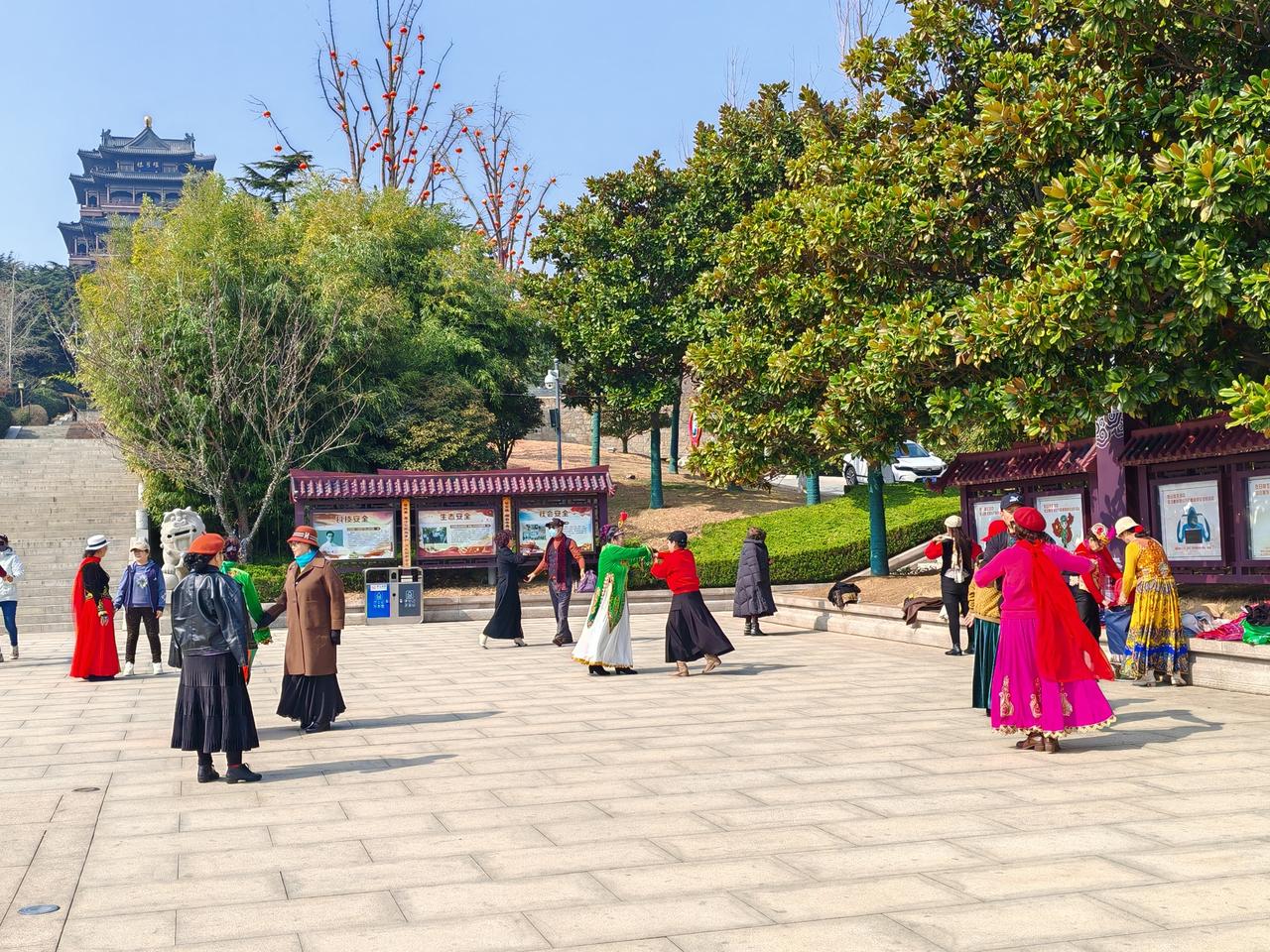 集卡领红包今天真是幸运的一天。终于凑够了一个灯笼。