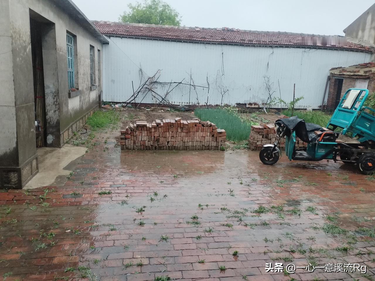 众友友早上好！
今天是5月18日，日出时间5.57分，日落时间7.16分，白天最