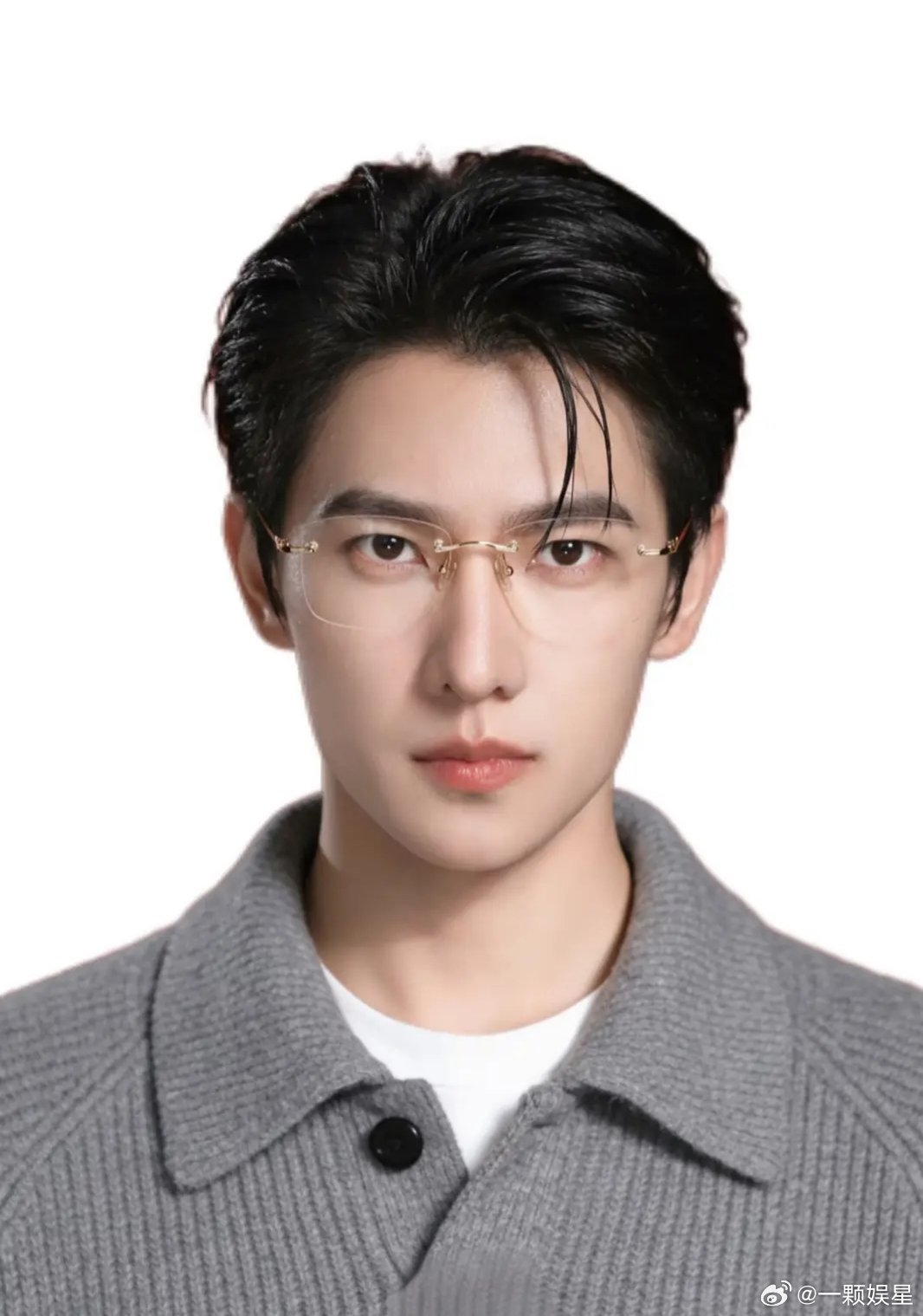 杨洋什么时候再演一部现偶，这么一张帅脸不拿来谈恋爱可惜了～～ 