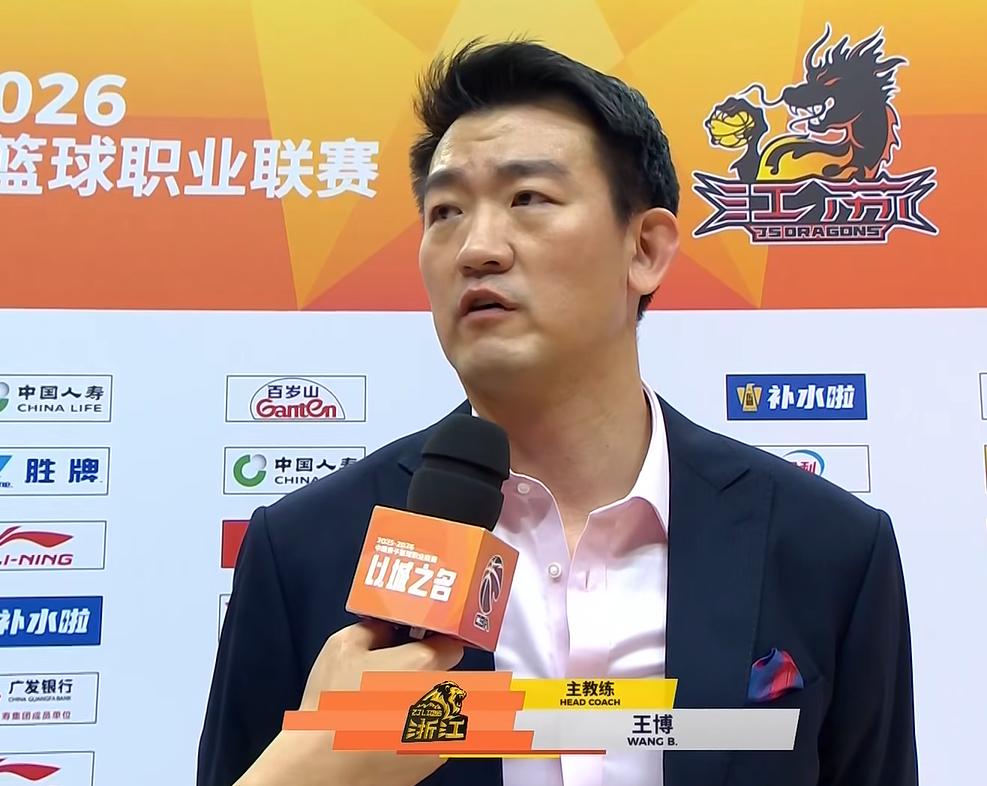 广厦险胜江苏肯尼亚，主教练王博赛后盛赞一人，不是贾尔斯
球迷弹幕齐呼：广东输得不