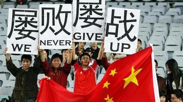 [呲牙]美中不足，原来是美国和中国踢足球都不行。。
[呲牙]我刚看到美中不足竟然