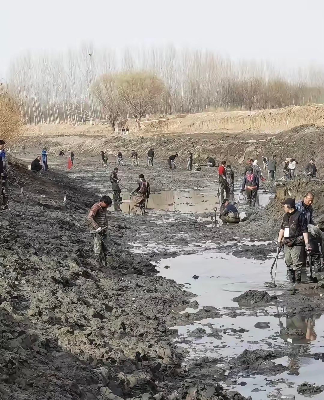 今天开封城的地下，12~14米是战国魏大梁城，10~12米是唐汴州城，8~10米