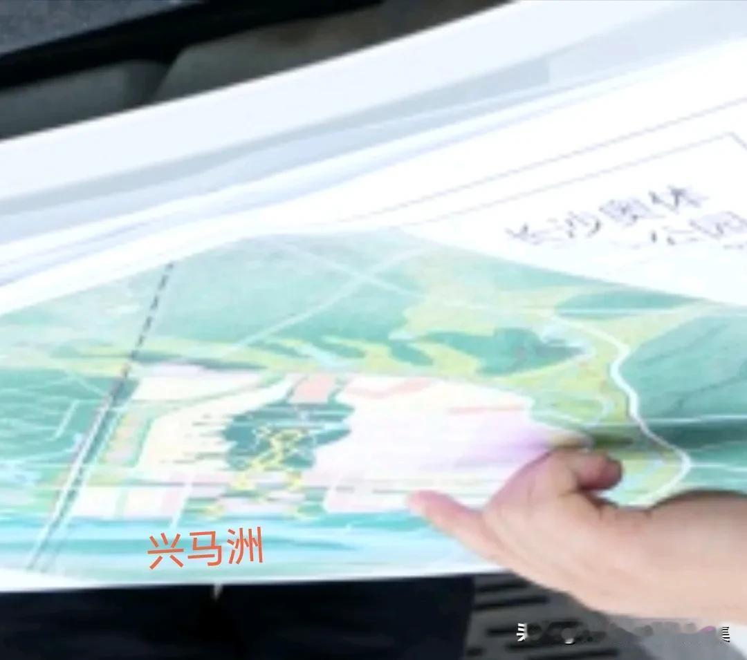  长沙奥体公园来了，就是这张图出现在昨天领导们考察湖南体育职业学院新校区时的手里