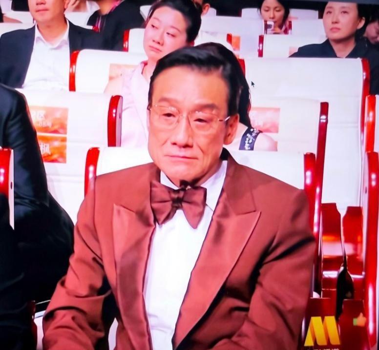 难怪梁家辉心情会这么沉重，

68岁的人了，专门从香港赴京，出席这场百花奖盛会，