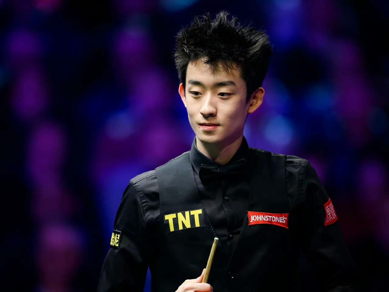 没想到本届大师赛都没1个140+，吴宜泽这137分比很多147都值钱。
吴宜泽凭