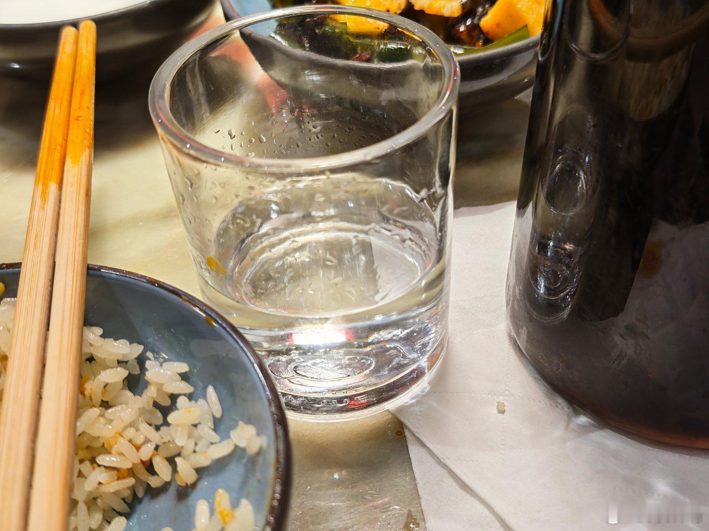 火锅配散篓子，一杯下去头就晕了。