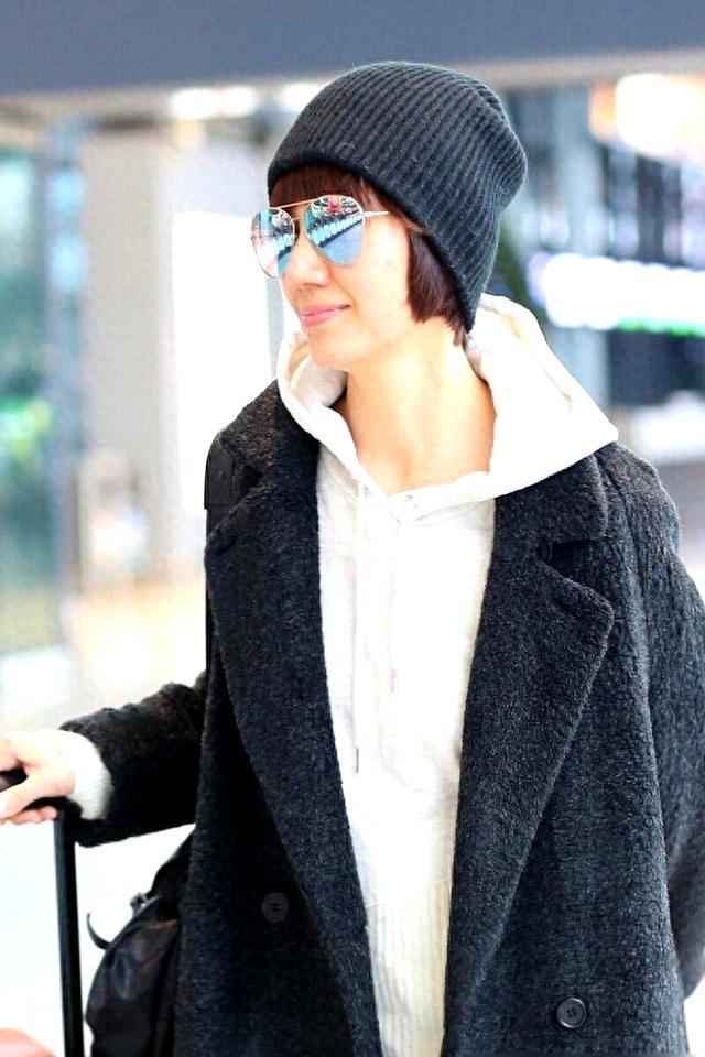 袁泉才是“简约风”的穿搭范本，羊羔毛配牛仔裤，轻松穿出高级感