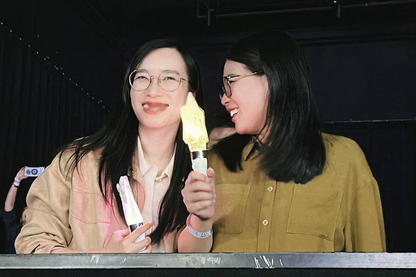 詹青云庞颖 世俗的成功给人自由太羡慕两个人的情谊了！要幸福呀！ 