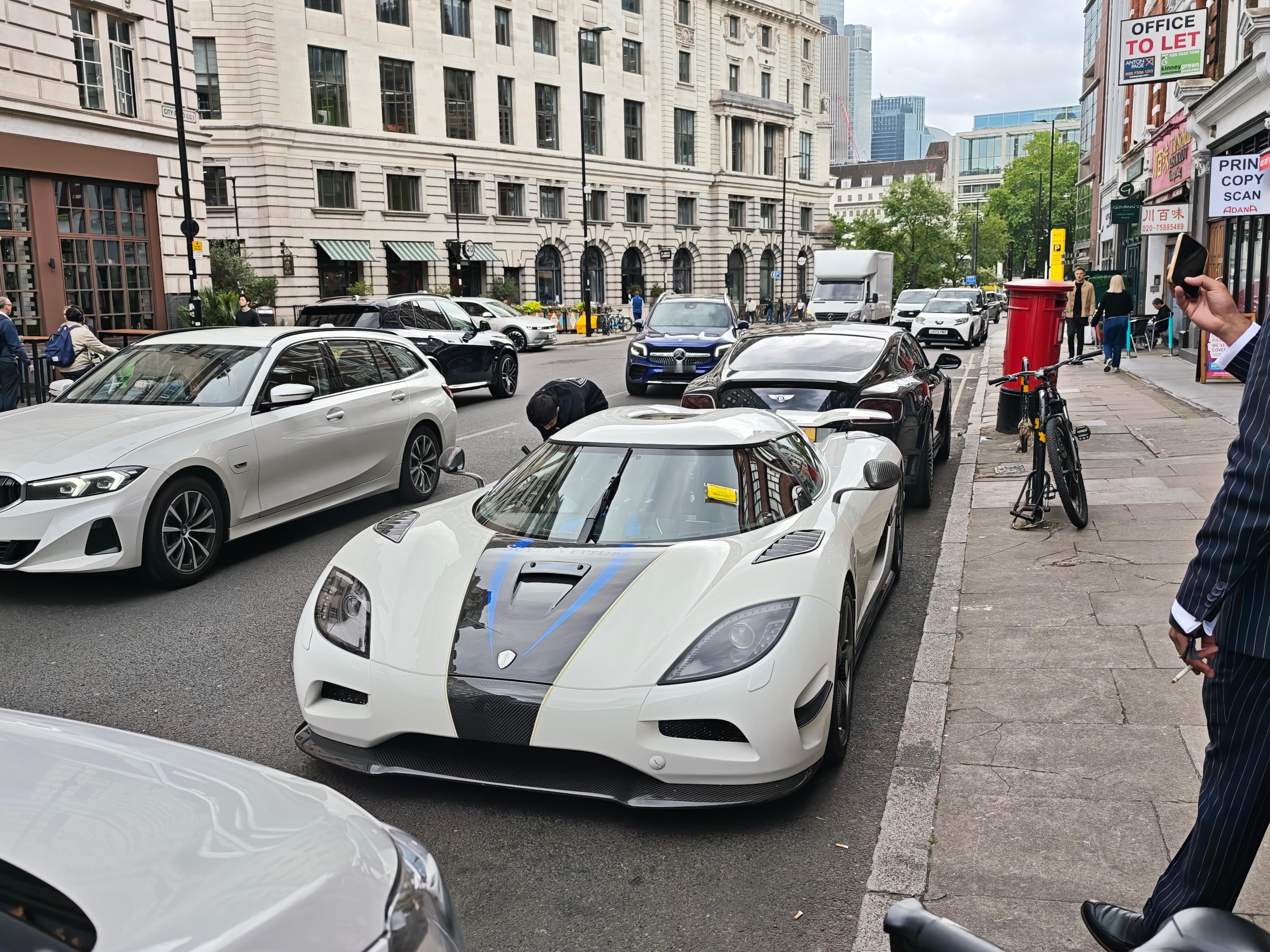 啊？我还没到场内 就给我整出这种车  ​​​