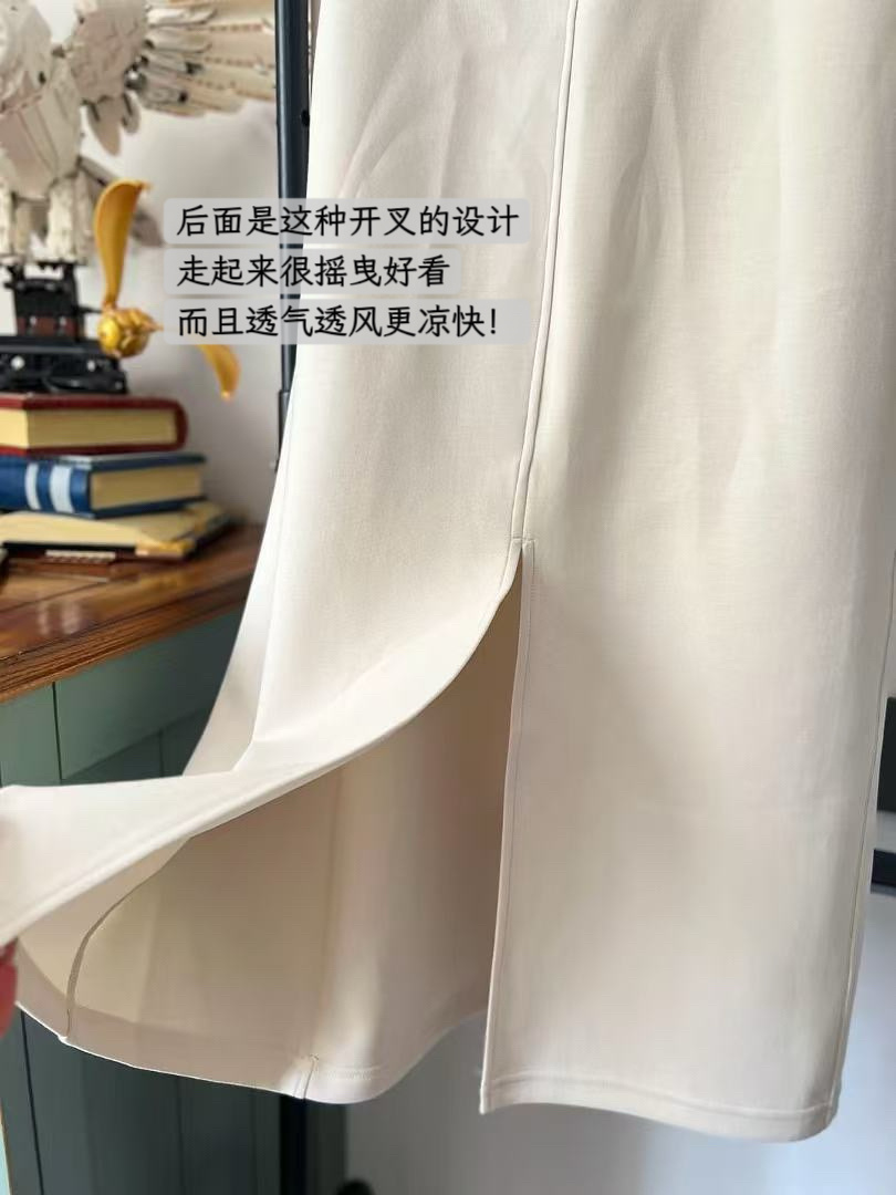 最近穿的YYTT的两件：凉感半身裙和一线T恤！这个裙子梨形人一定要试一下，特别特