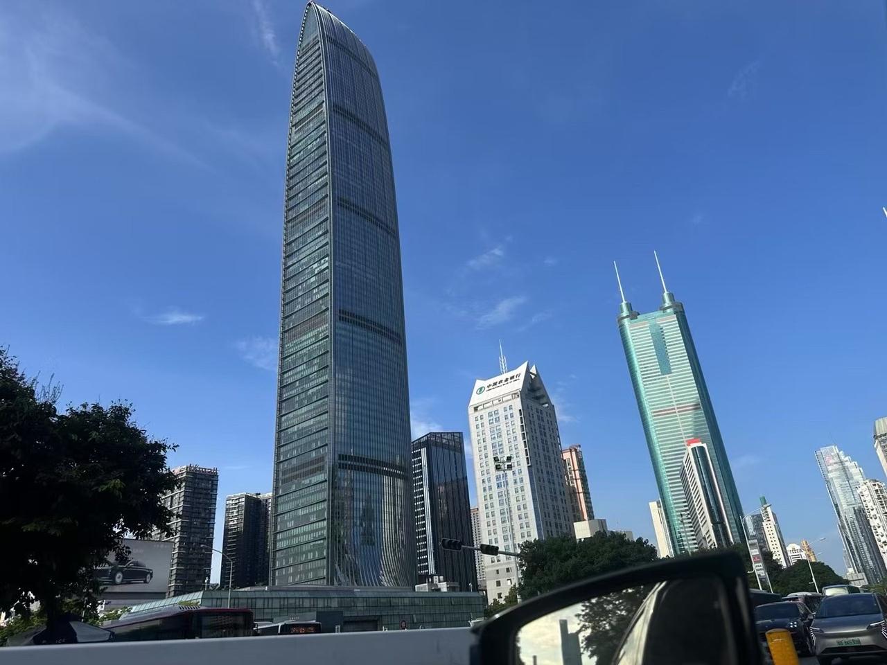 生活不止眼前的苟且还有诗与远方 每一个人都在奔赴各自不同的人生 城市地标建筑 生