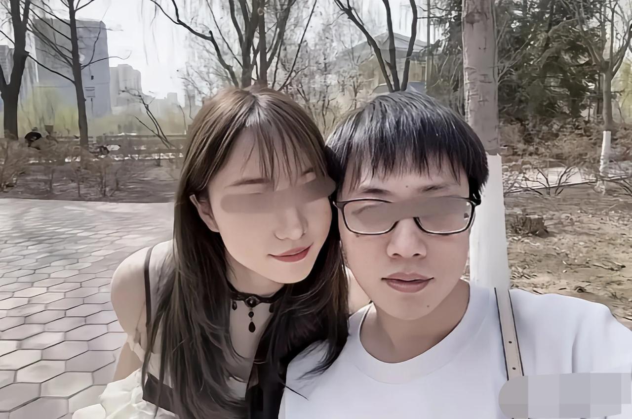女子在与男友自驾时遭遇车祸，脊柱断裂导致瘫痪。事故发生后，她决定与男友领证结婚，
