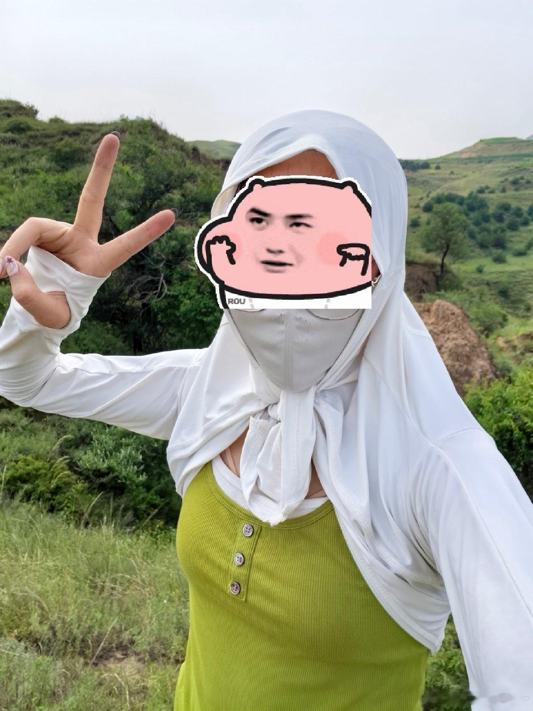 跟本没有路可走，全是山，全是坡还差点踩空掉山沟里，还好抓住了一棵树 