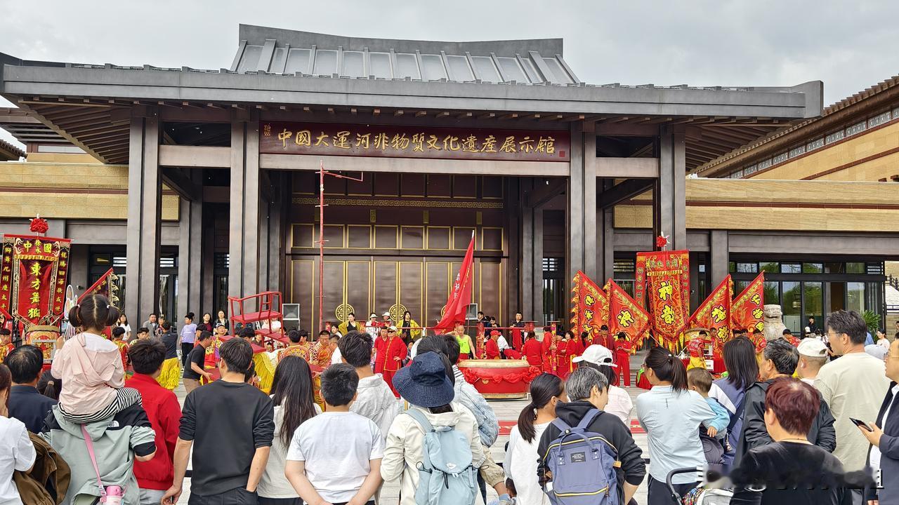 知名度很高的吴桥杂技就在沧州。沧州是杂技之乡，是武术之乡。我原来在电视上看过吴桥