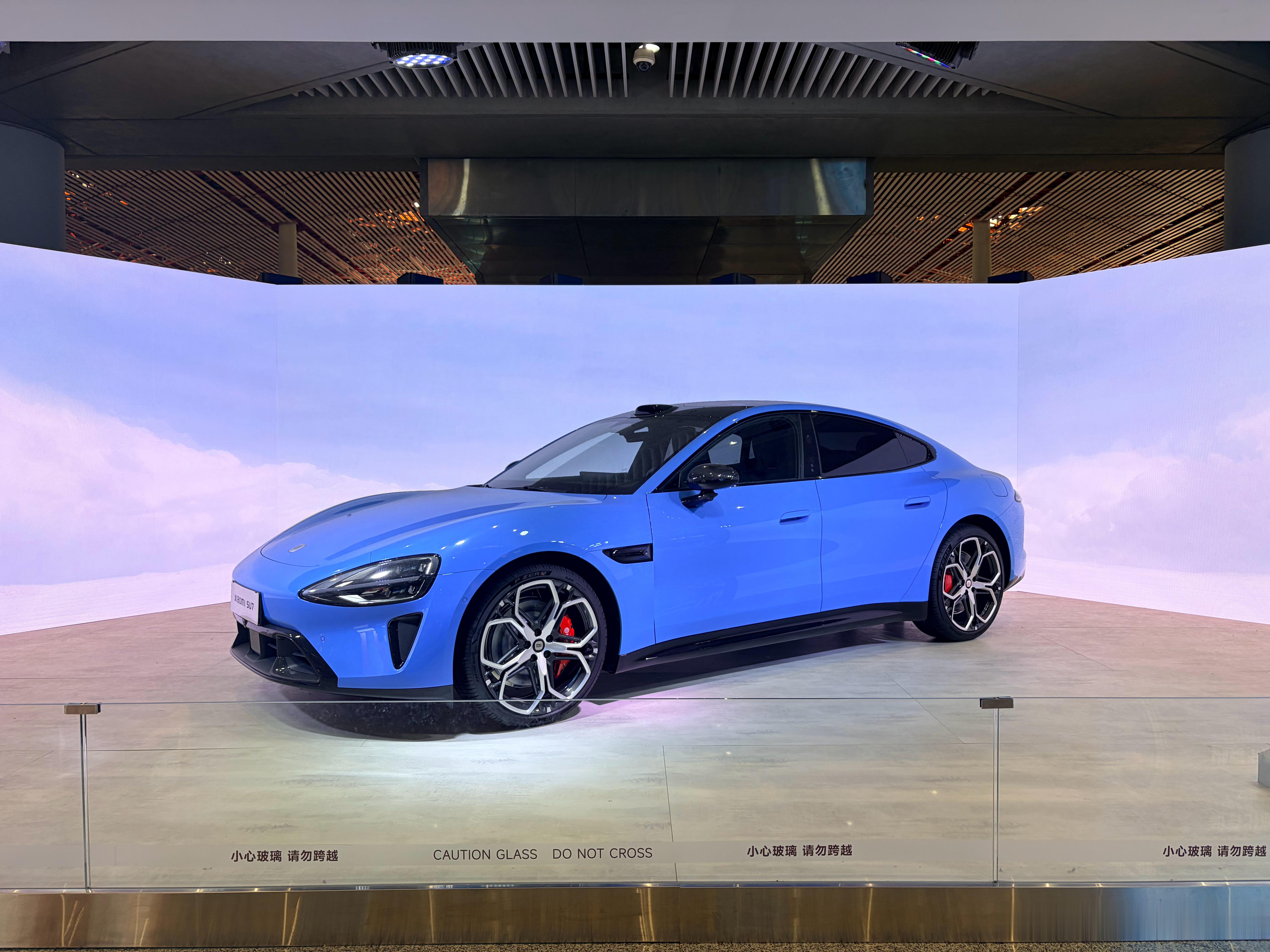 小米第一代SU7，24小时大定近9万辆，你觉得这次能创造新纪录吗？评论区猜猜价格