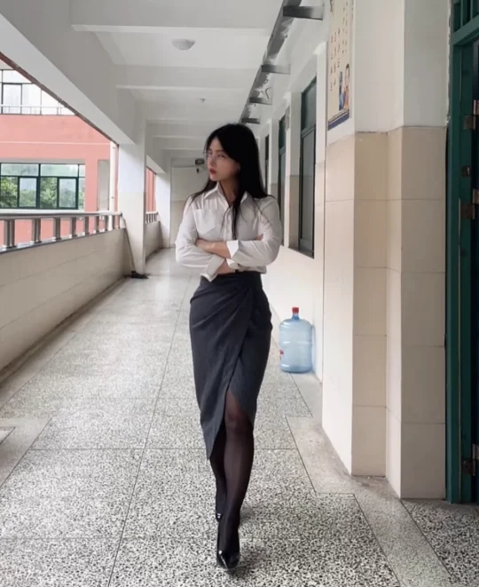80后体制内 | 开学穿哪套？