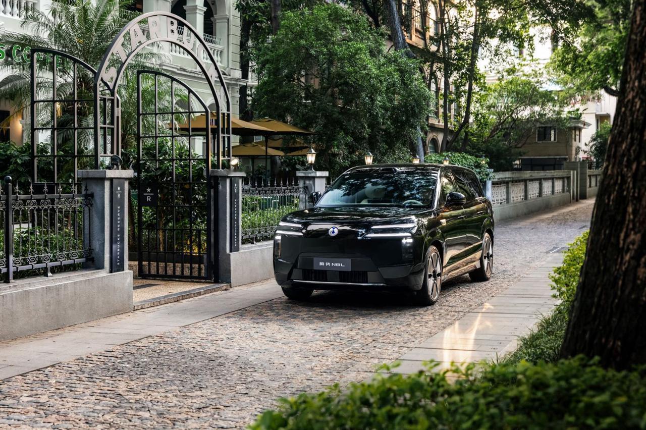 把“将就”变“讲究”，“豪华”也可以是全家人的「称心满意」。一辆能让全家人舒适出