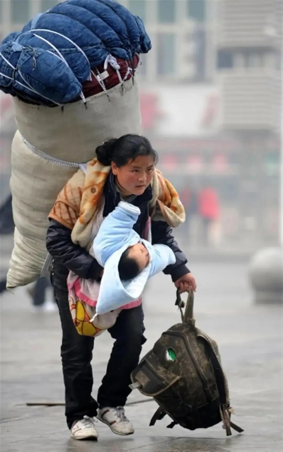 #天南地北大拜年#
 

又到了一年岁末，无论是城市还是乡村，人们都在忙碌着，