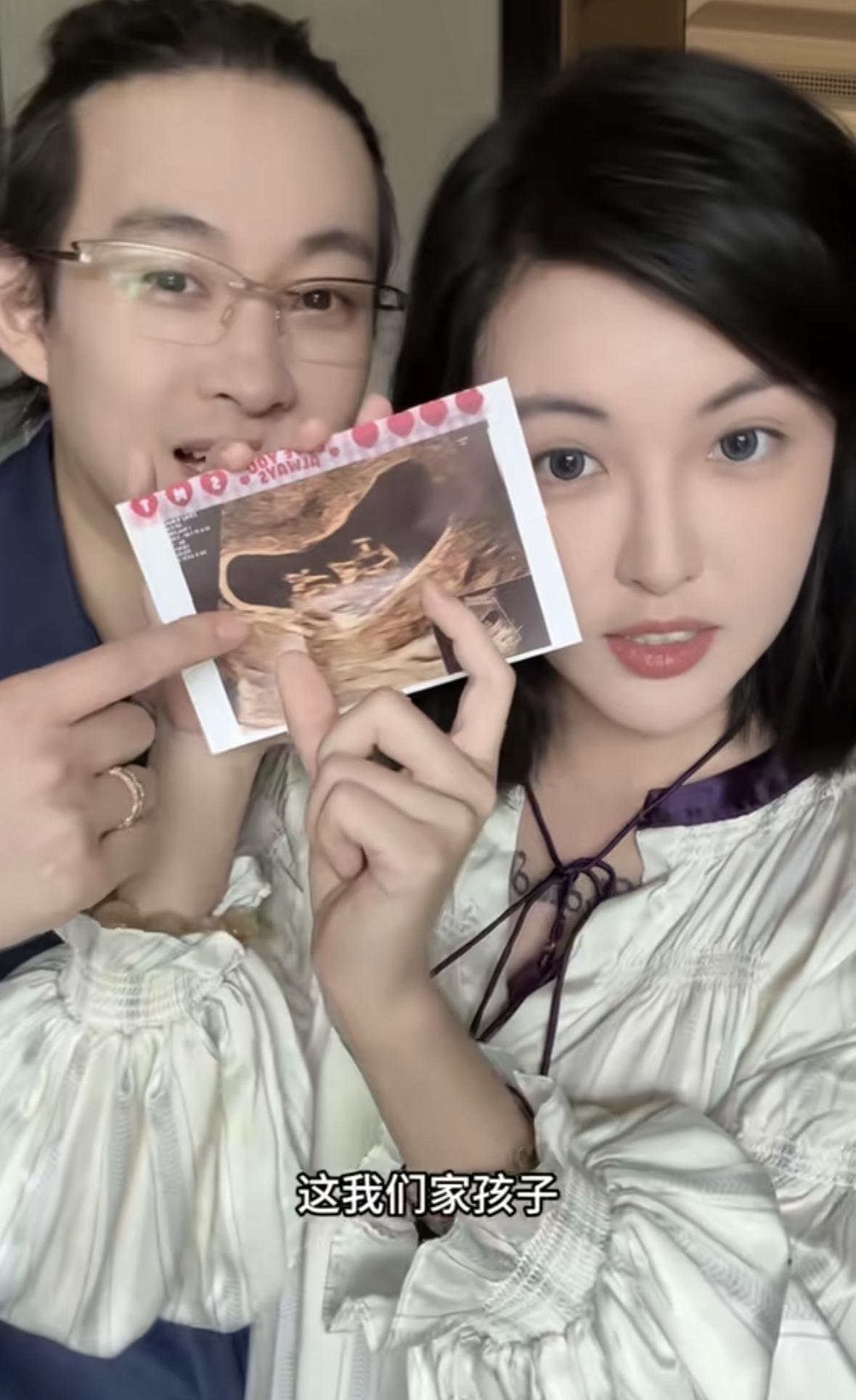 网红张凯毅自曝怀孕，笑称：一把就中！
据悉，张凯毅去年年中与男友张煜东闪婚，曾有