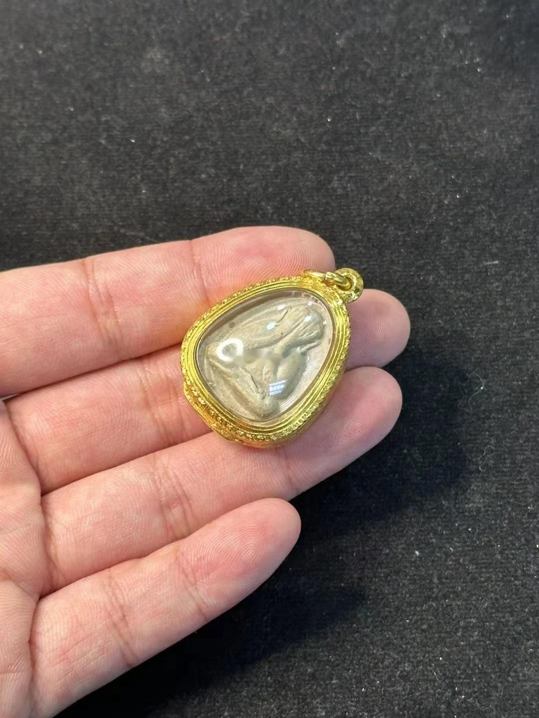 龙婆多2521花粉银兰必打泰国能量佛牌